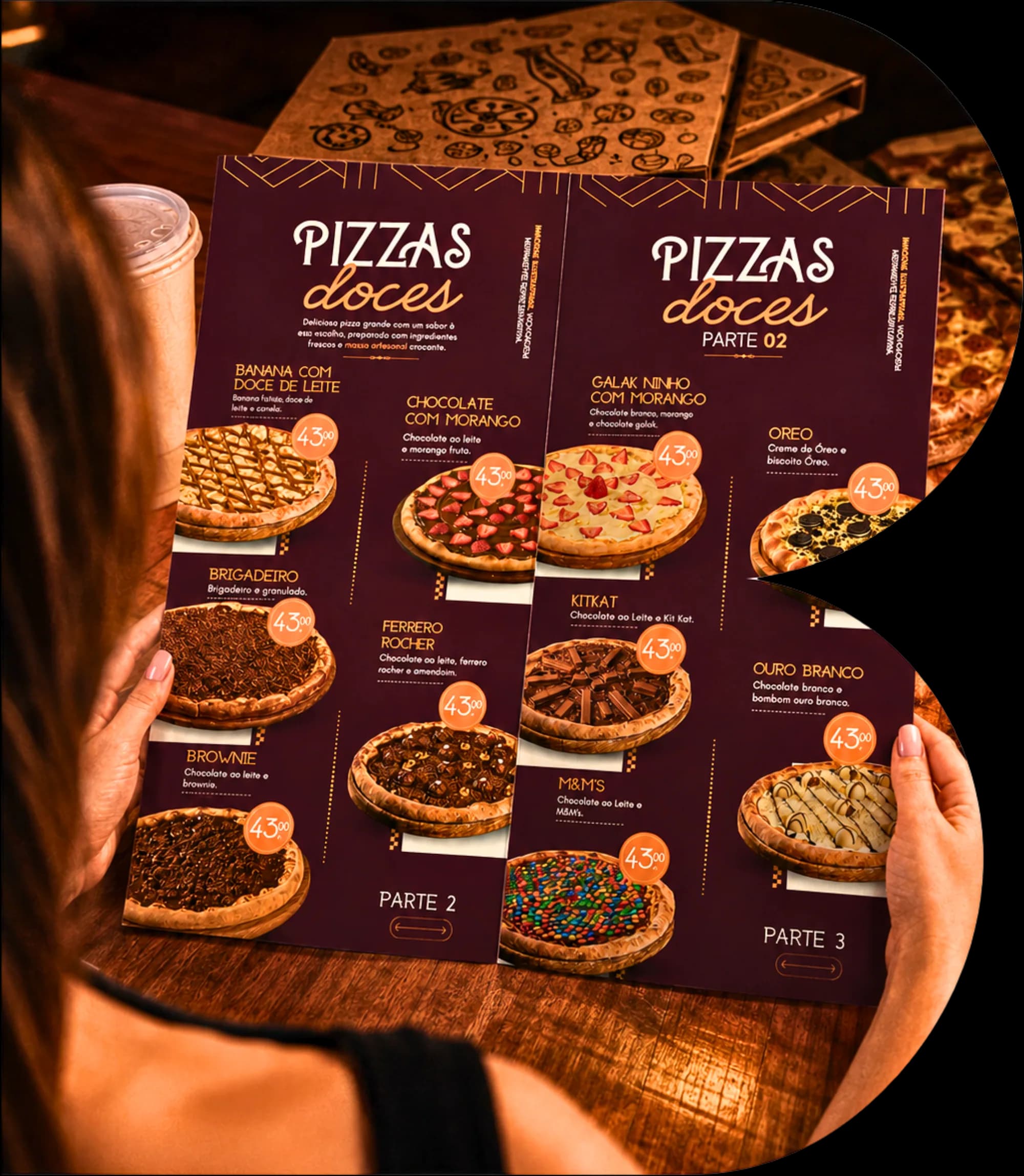 Ementas de pizza da AZ Art, com destaque para pizzas doces, folheadas por um cliente