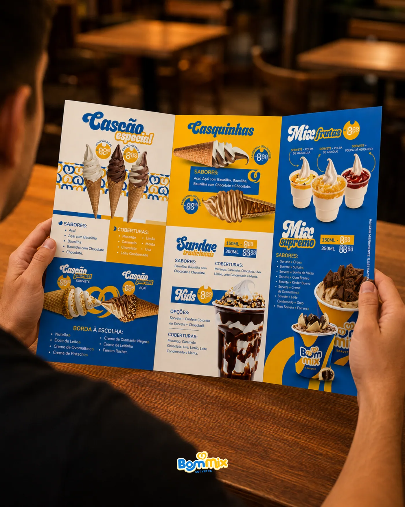 Cliente a segurar a ementa de BOM MIX, sorveteria - açaiteria